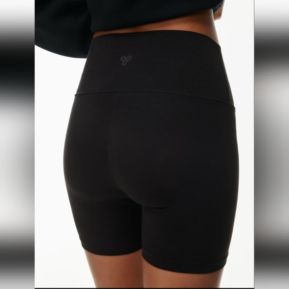 TNA Pants - TNA ARITZIA | TnaChill Atmosphere Hi-rise 5" Black Bike Short | Size Medium